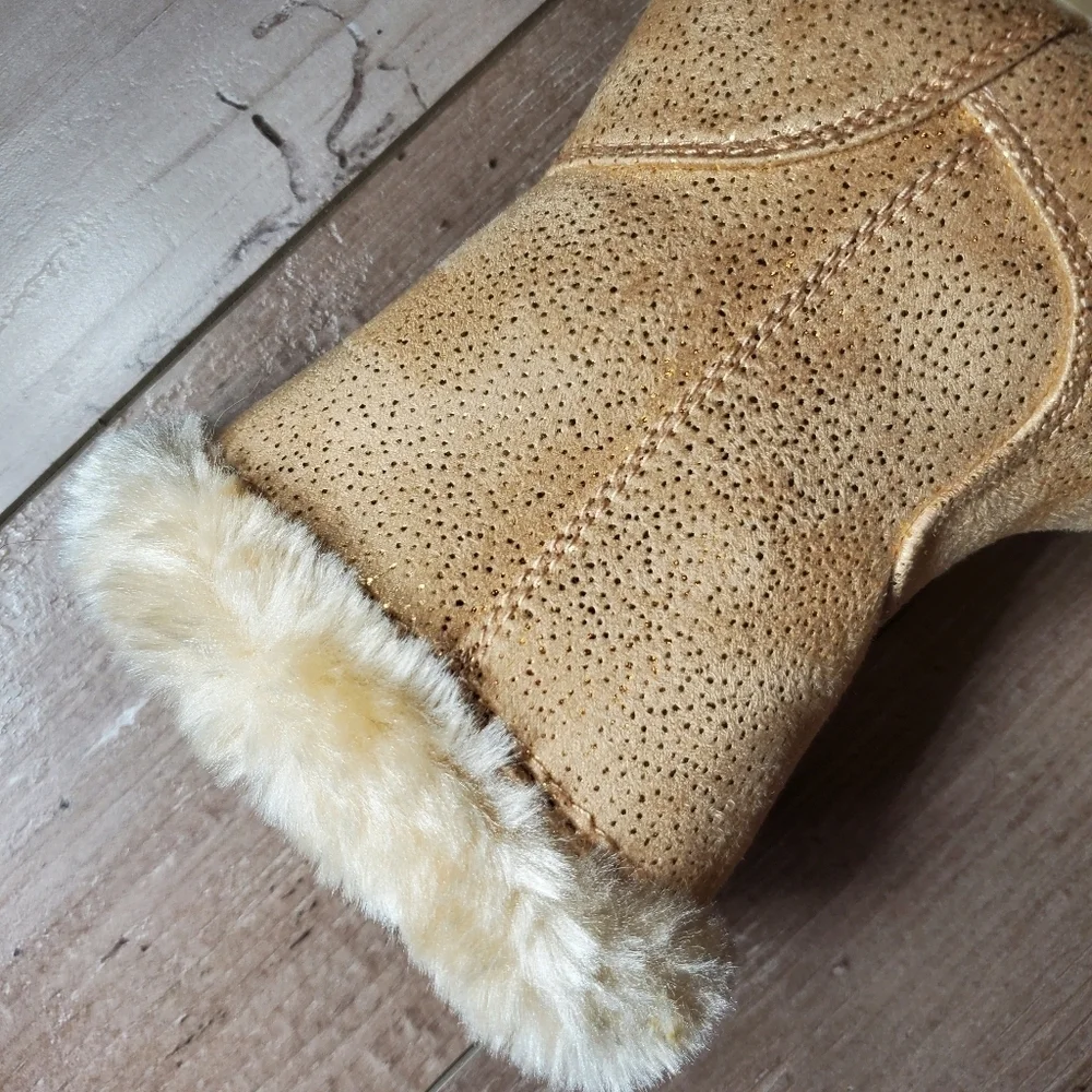 NWT Cat & Jack Girls Gold Tan Glitter Leah Faux Fur Boots Size 6
